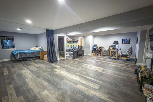 2911 SW Whitney AVE, Topeka, KS 66614