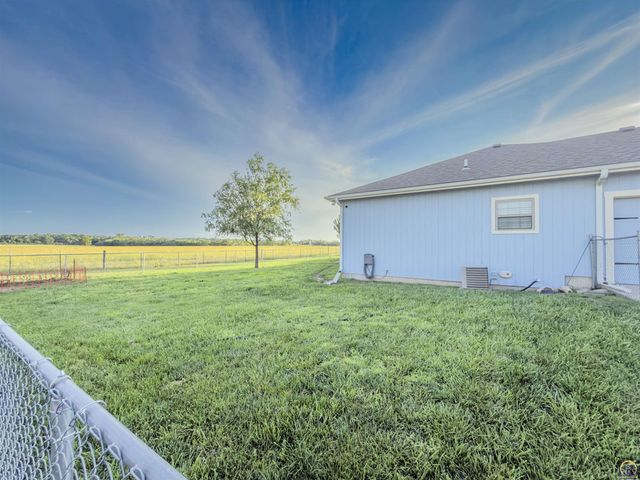 2911 SW Whitney AVE, Topeka, KS 66614
