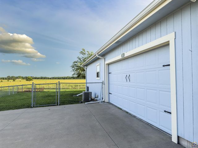 2911 SW Whitney AVE, Topeka, KS 66614