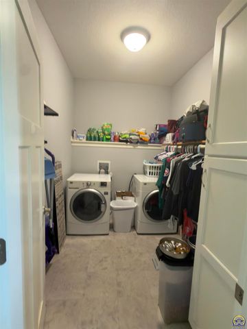 2911 SW Whitney AVE, Topeka, KS 66614