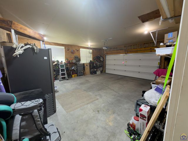 2911 SW Whitney AVE, Topeka, KS 66614