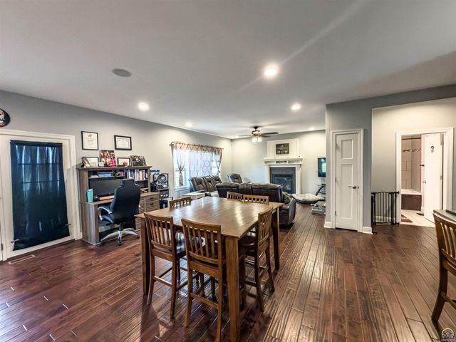 2911 SW Whitney AVE, Topeka, KS 66614