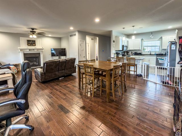 2911 SW Whitney AVE, Topeka, KS 66614