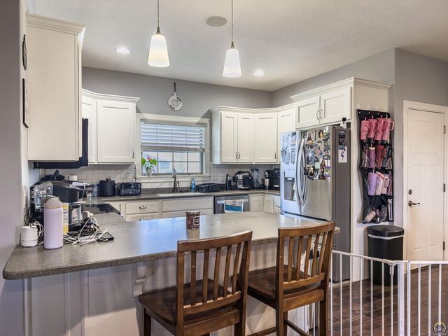 2911 SW Whitney AVE, Topeka, KS 66614