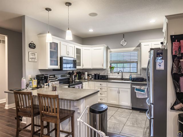 2911 SW Whitney AVE, Topeka, KS 66614