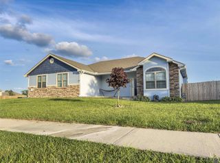 2911 SW Whitney AVE, Topeka, KS 66614