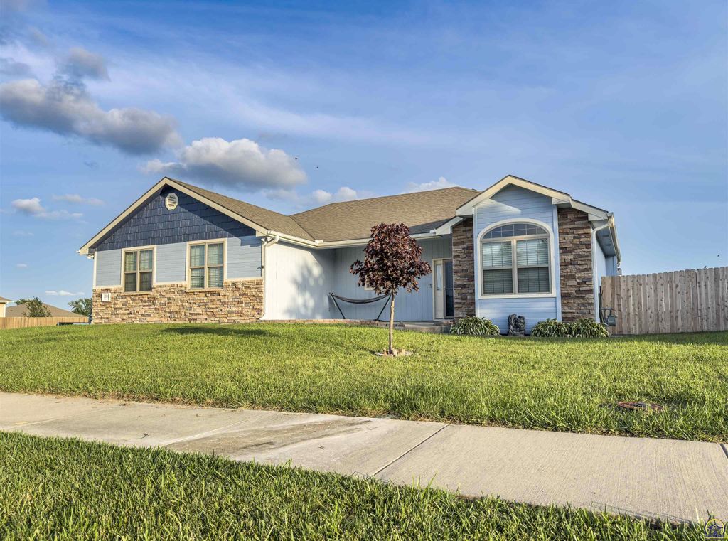 2911 SW Whitney AVE, Topeka, KS 66614