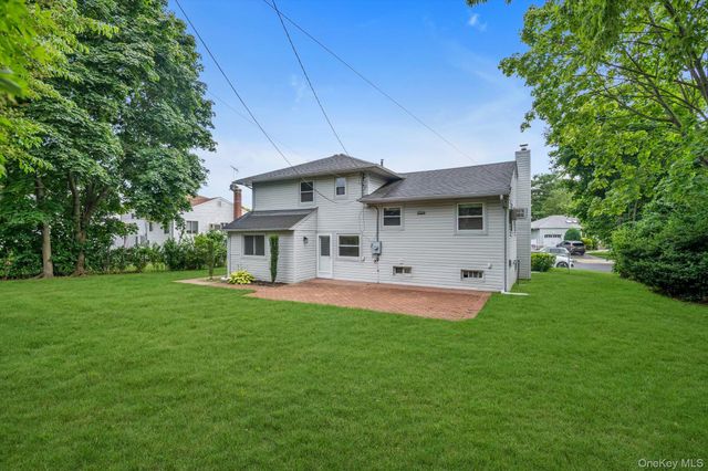 17 Fresno Drive, Plainview, NY 11803