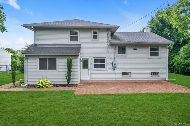 17 Fresno Drive, Plainview, NY 11803