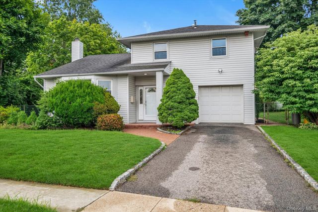 17 Fresno Drive, Plainview, NY 11803
