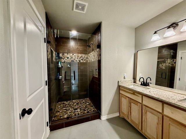 712 Vz County Road 3510, Wills Point, TX 75169