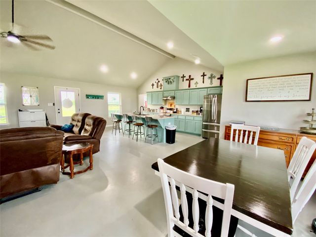 712 Vz County Road 3510, Wills Point, TX 75169