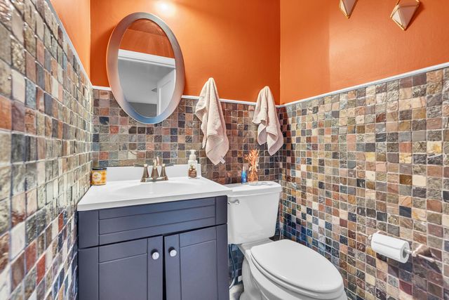 1806 N Park Drive, Mount Prospect, IL 60056