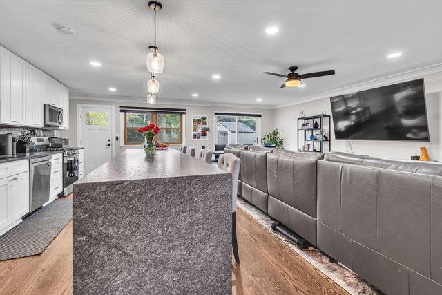 1806 N Park Drive, Mount Prospect, IL 60056