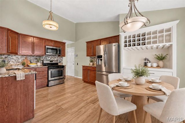 11695 Chandellay Drive, St Louis, MO 63146