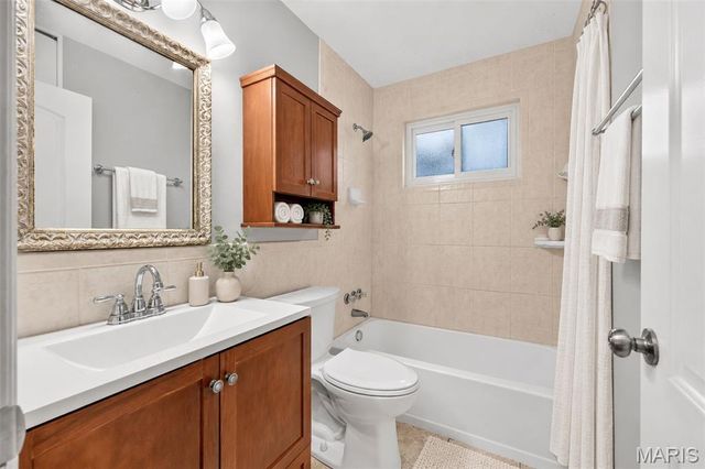 11695 Chandellay Drive, St Louis, MO 63146