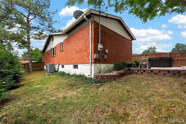 11695 Chandellay Drive, St Louis, MO 63146