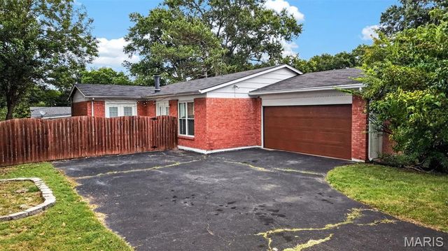 11695 Chandellay Drive, St Louis, MO 63146
