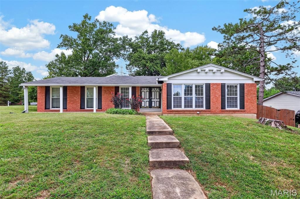 11695 Chandellay Drive, St Louis, MO 63146