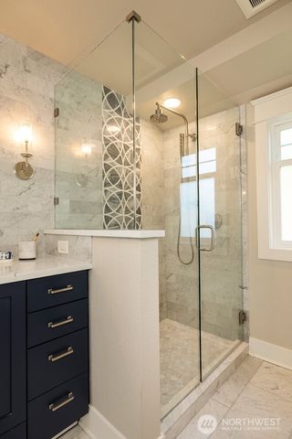 18912 SE 46th Way, Issaquah, WA 98027