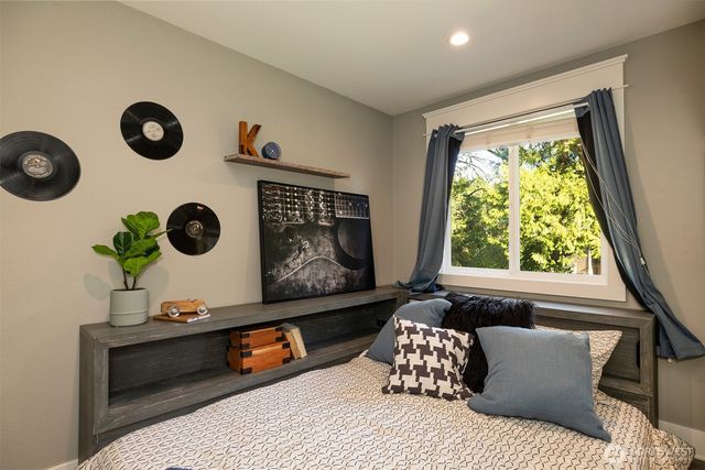 18912 SE 46th Way, Issaquah, WA 98027