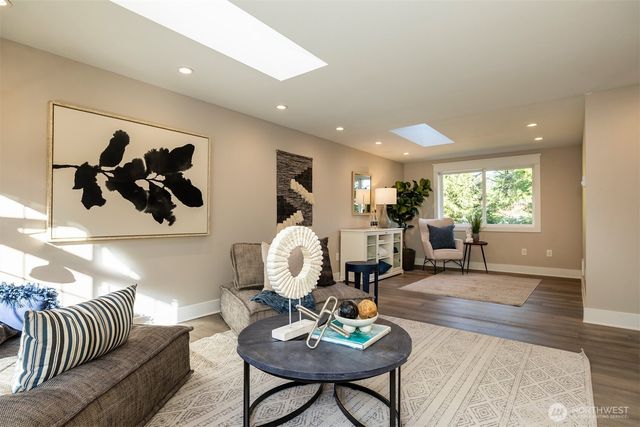 18912 SE 46th Way, Issaquah, WA 98027