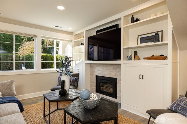 18912 SE 46th Way, Issaquah, WA 98027