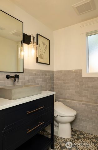 18912 SE 46th Way, Issaquah, WA 98027