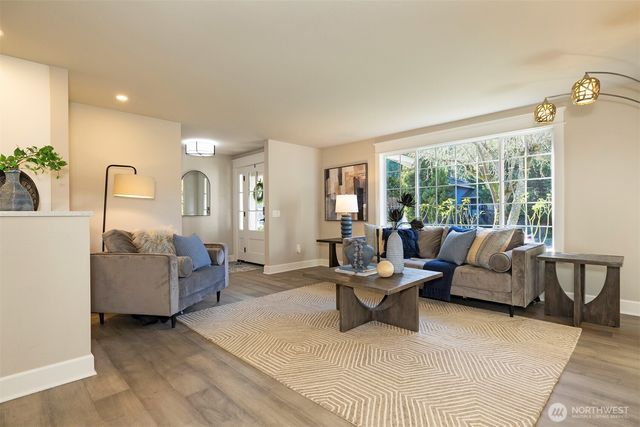 18912 SE 46th Way, Issaquah, WA 98027