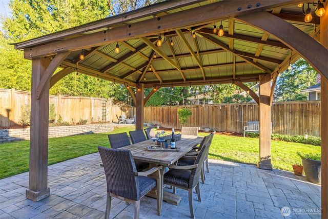 18912 SE 46th Way, Issaquah, WA 98027