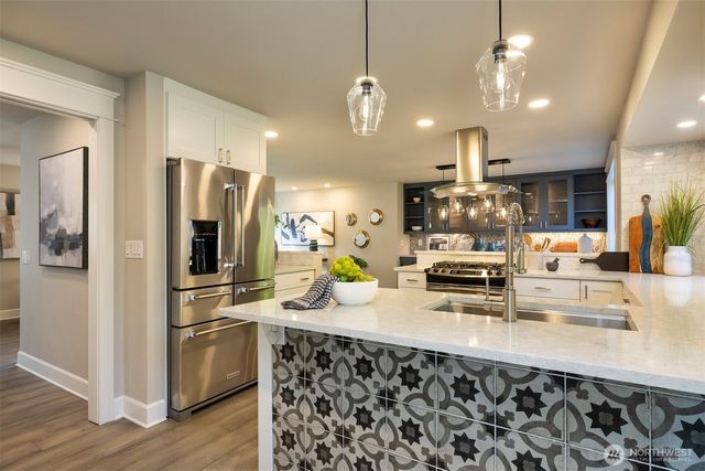 18912 SE 46th Way, Issaquah, WA 98027