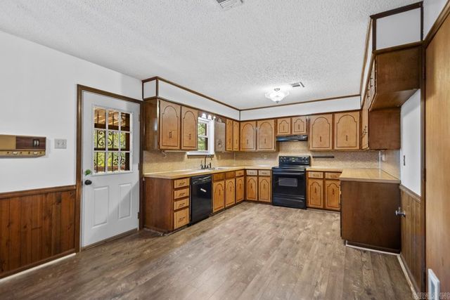 9460 Robin Ln, Sherwood, AR 72120