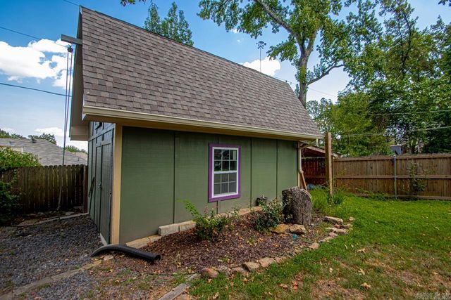 9460 Robin Ln, Sherwood, AR 72120