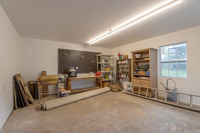 9460 Robin Ln, Sherwood, AR 72120