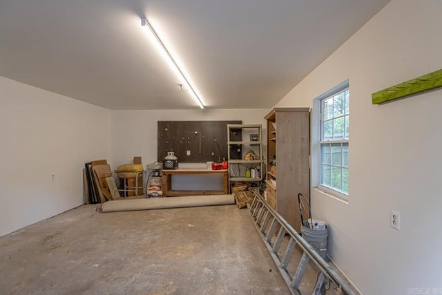 9460 Robin Ln, Sherwood, AR 72120