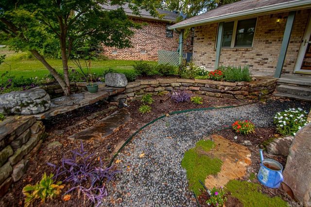 9460 Robin Ln, Sherwood, AR 72120