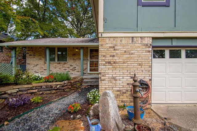 9460 Robin Ln, Sherwood, AR 72120