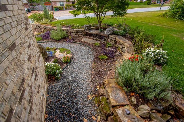 9460 Robin Ln, Sherwood, AR 72120