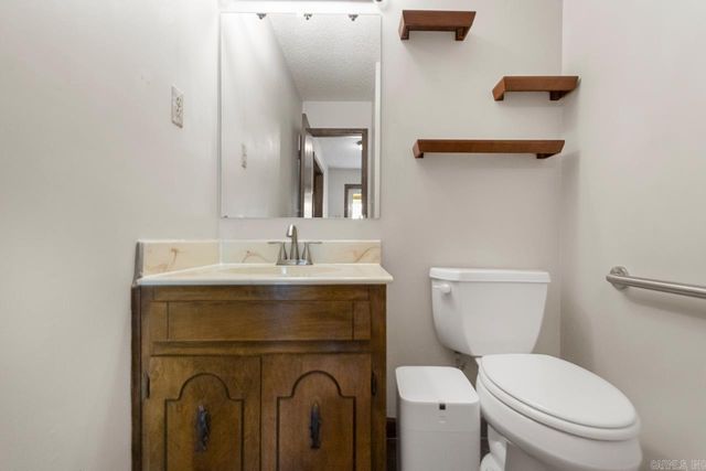 9460 Robin Ln, Sherwood, AR 72120