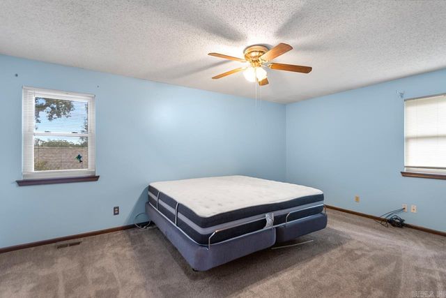 9460 Robin Ln, Sherwood, AR 72120