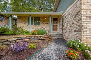 9460 Robin Ln, Sherwood, AR 72120