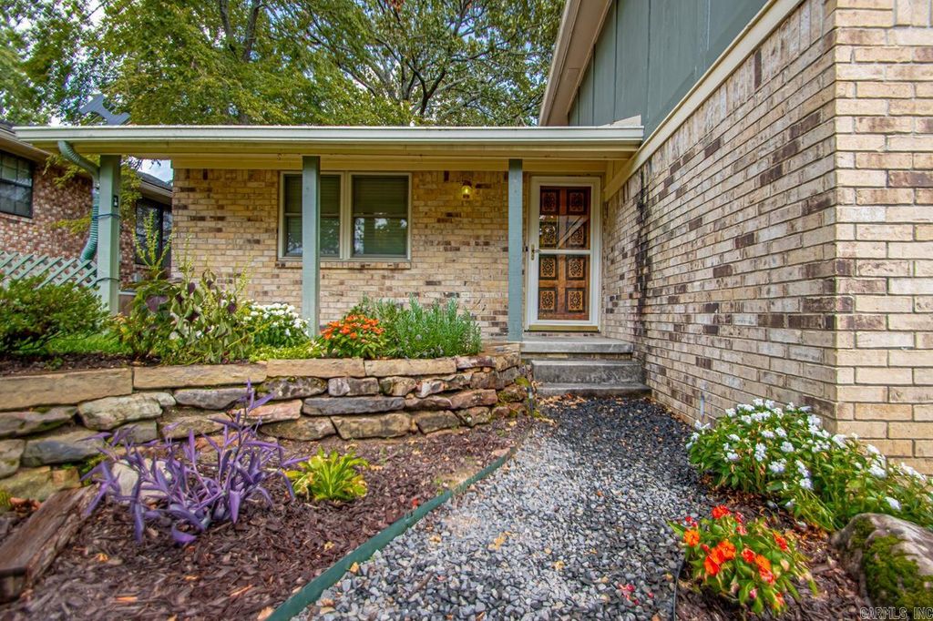 9460 Robin Ln, Sherwood, AR 72120