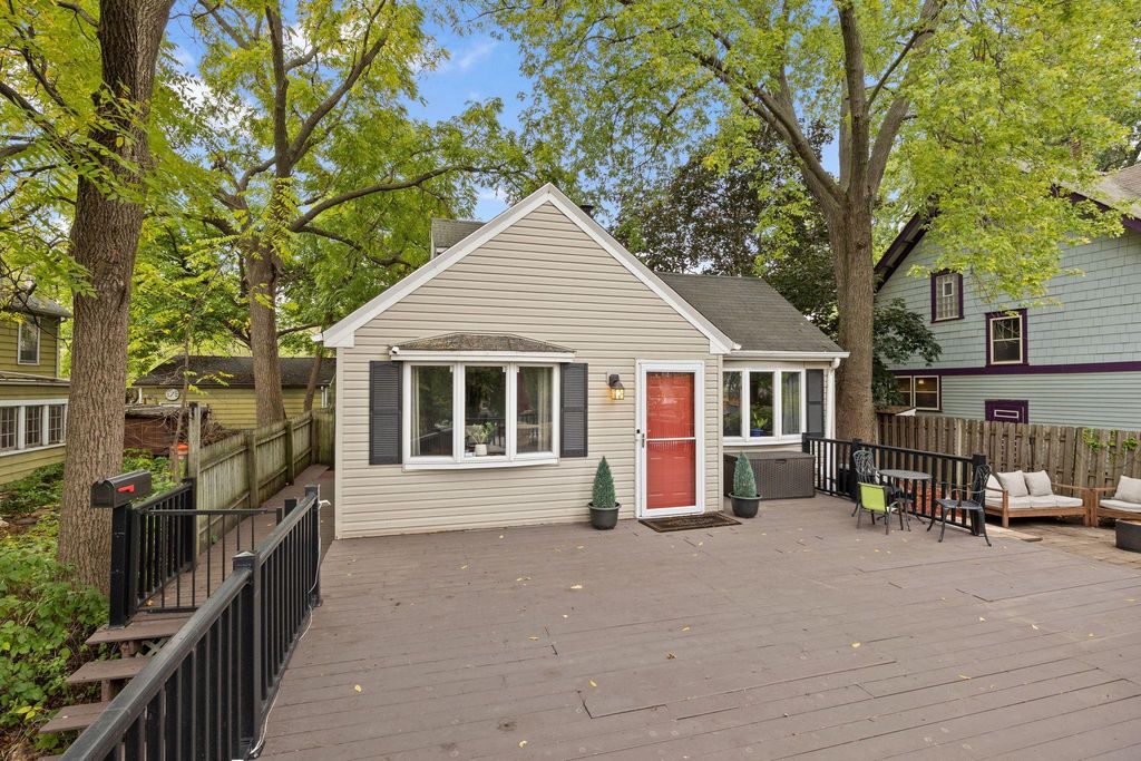992 McLean Avenue, Saint Paul, MN 55106 — exterior