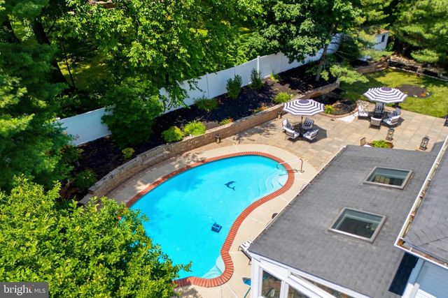 110 KENT DR, North Wales, PA 19454