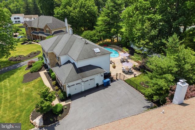 110 KENT DR, North Wales, PA 19454