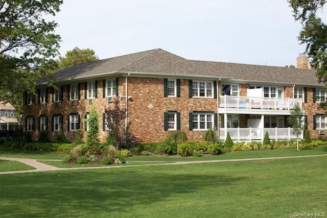 65 Prospect Avenue 3W, Hewlett, NY 11557