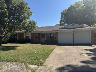 222 W Vista Drive, Garland, TX 75041