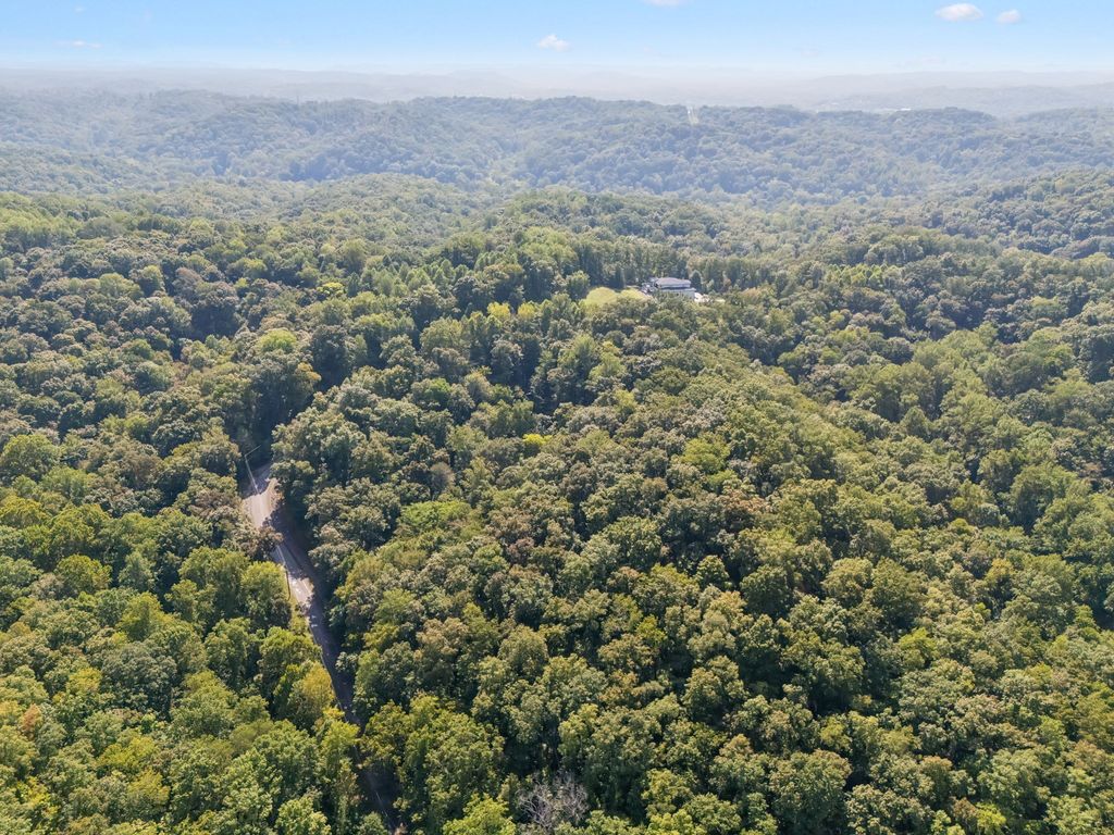 7621 Chipmunk Ln, Nashville, TN 37221