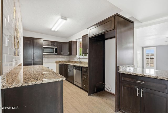 10217 SINGAPORE Avenue, El Paso, TX 79925