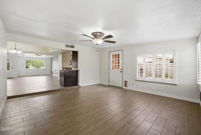 10217 SINGAPORE Avenue, El Paso, TX 79925